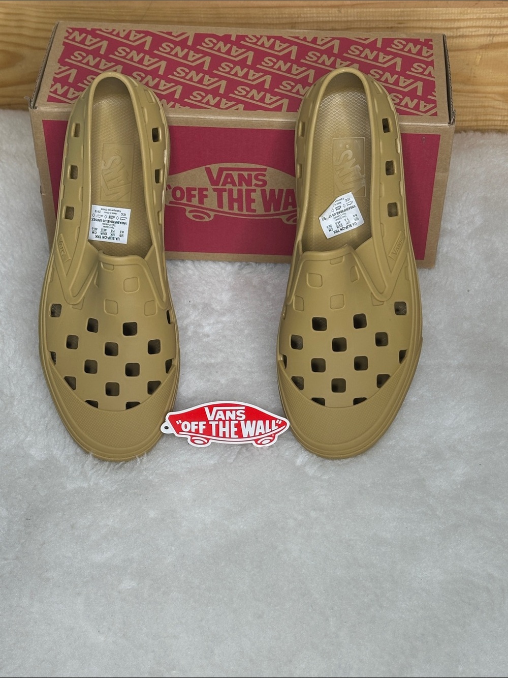 NWTB Vans Men’s Tan Slip-On Shoes Slip-On TREK Sneakers water shoes Size 8
